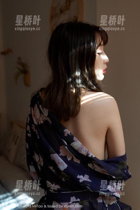 蜜桃社 - 皮衣上的初月：美图和囧事的完美合集