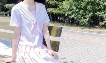 袜啵啵 – 熊熊在天台的写真，原图的细节让我一不小心陷入思考。