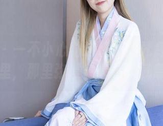 袜啵啵 – 一不小心陷进稚予的死库水写真里，那里弥漫着青春的气息
