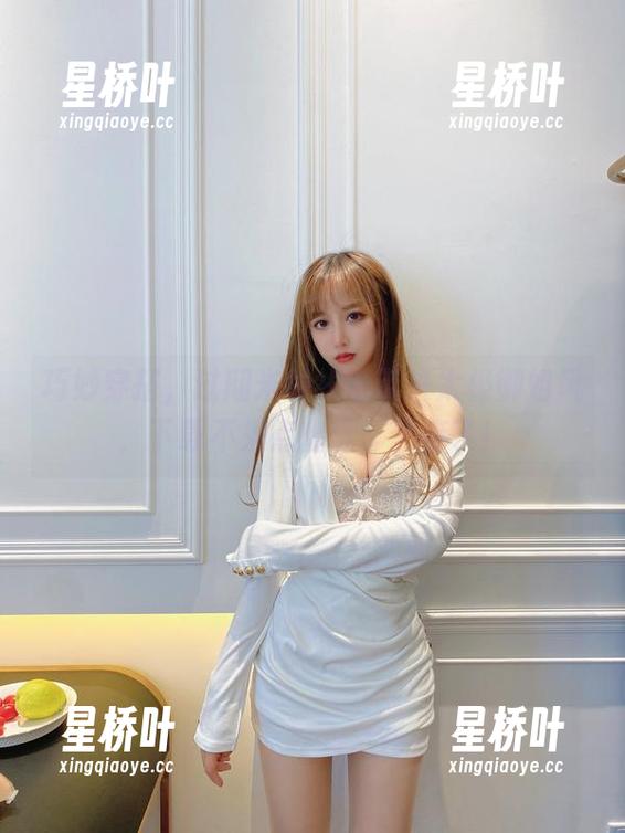 过期米线线喵 巧妙穿搭,过期米线线喵带来太极御姐风,下载不来点幽默,失策了!
