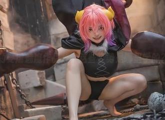 阿寨寨的受虐魅魔作品集，这些姿势是哪里学的？哈哈！