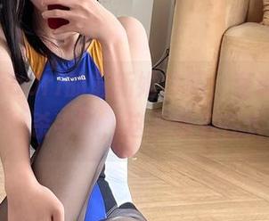看阿薰kaOri的最新婚纱照，直说她确实是“婚纱杀手”，这表情实在太有趣。