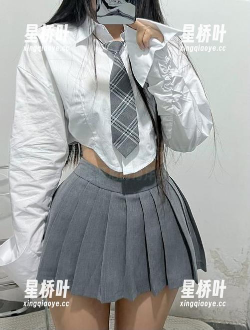 微密圈 - 美图来了，陈佩奇幸福地穿越在比基尼的海洋里