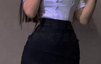 微密圈 – 哈哈哈，陈佩奇全套红底朝天，亮点不在于底色