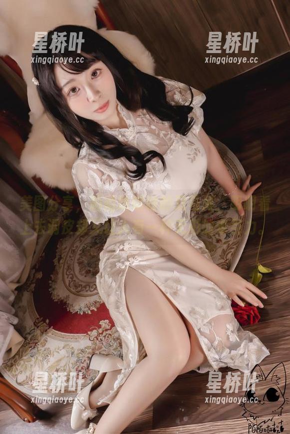美图分享，陌陌咕咕咕的双马尾，明明看上去调皮却又让人有一种无形的牵引力。