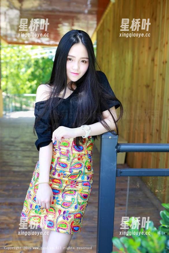 青豆客-黄歆苑chobits 青豆客 - 黄歆苑chobits在厨房的最新茬,图库里全是“我做饭的时候”那种懒散。