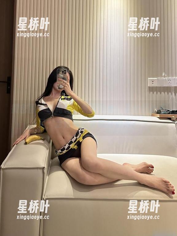 黎允熙 微密圈 - 呜呜呜,最新图集!黎允熙的玉足,走路都能冒粉红泡泡?