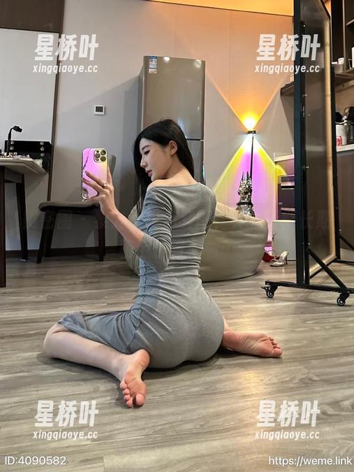 黎允熙 微密圈 - 黎允熙粉色套图,真希望能长期租个位置来看…